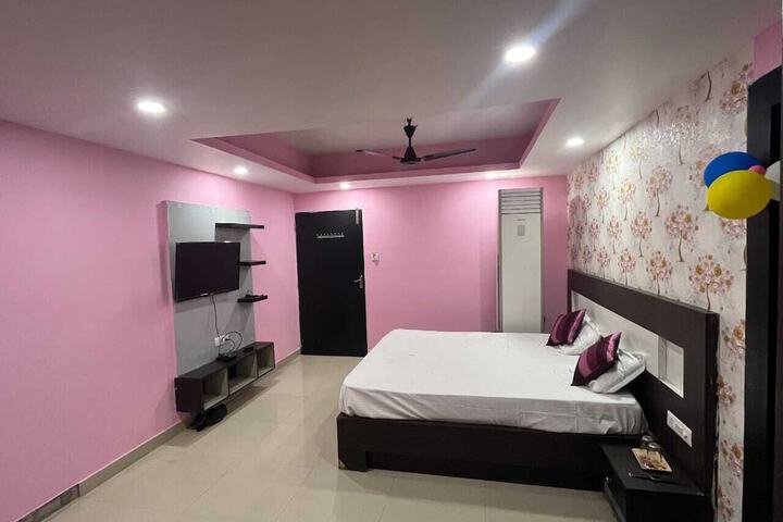 Room 10 of 48