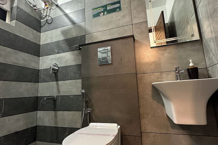 Room 9 of 33
