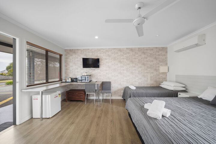 Room 6 of 27