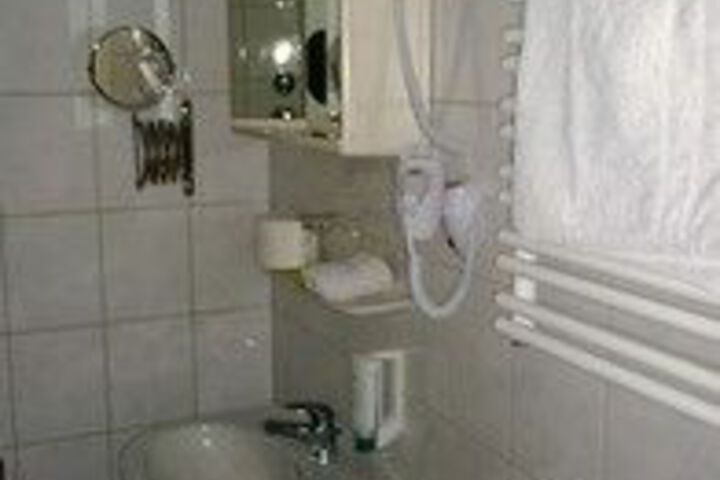 Room 3 of 26