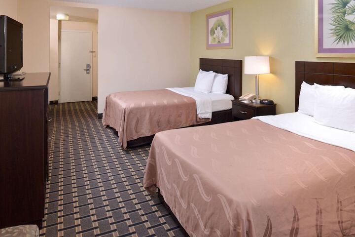 Quadruple with Double Bed (1 of 12)