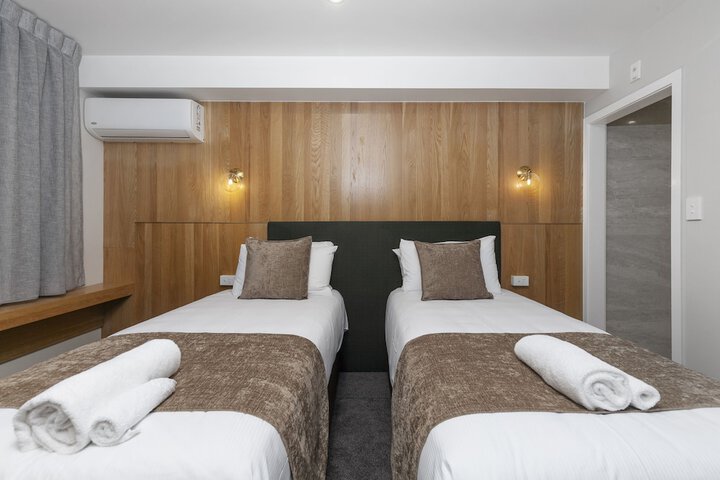 Room 13 of 28