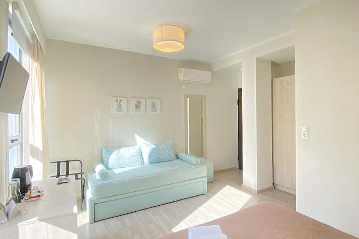 Room 27 of 69
