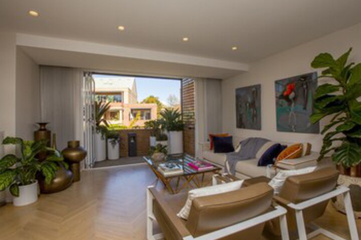 2 Bed Sydney Executive Apt Close To City