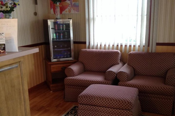 VILLAGE INN MOTEL - BERRIEN SPRINGS