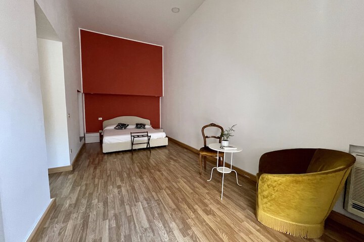 Room 13 of 18
