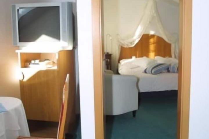 Room 11 of 42