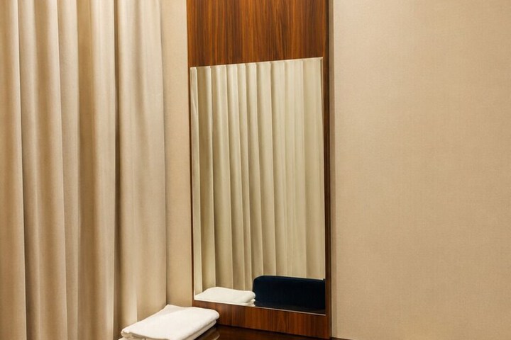 Room 5 of 17