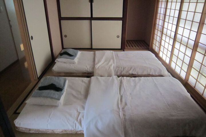 Room 2 of 25