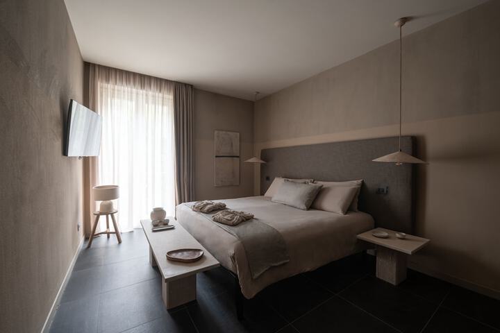 Room 3 of 72