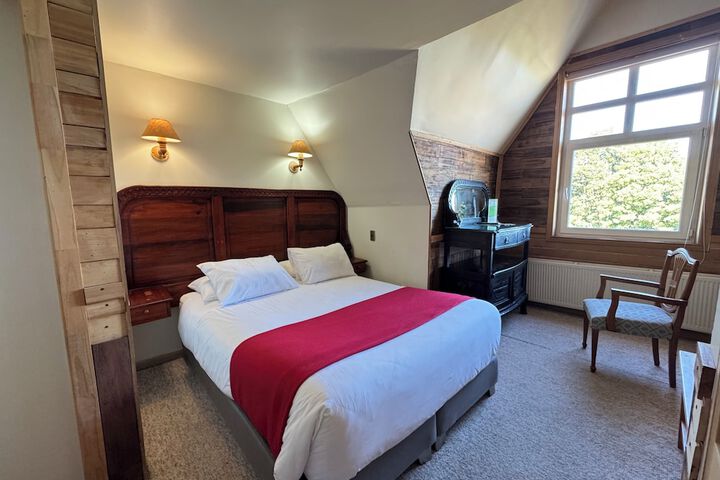 Room 10 of 14