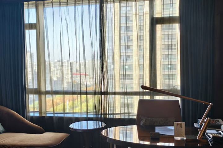 Room 28 of 100
