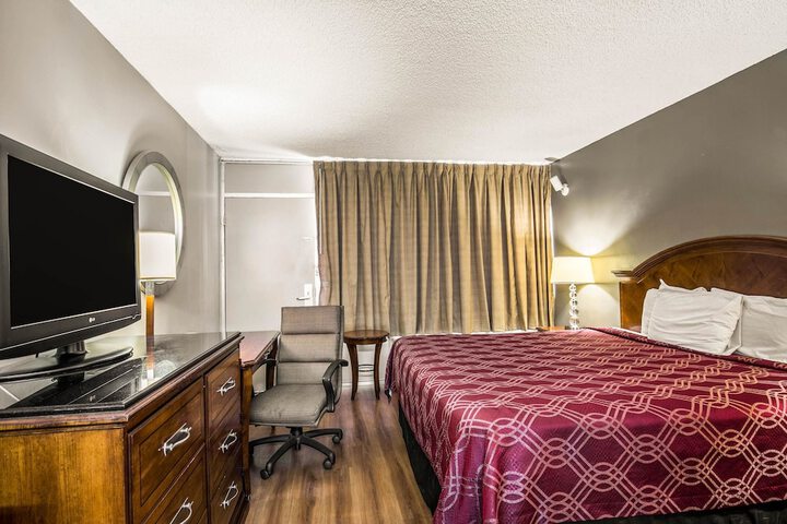 1 King Bed (9 of 15)
