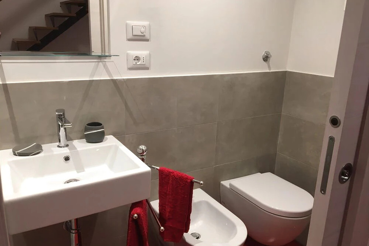 Room 6 of 11