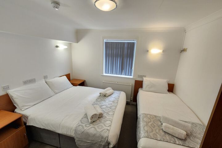 Room 7 of 9