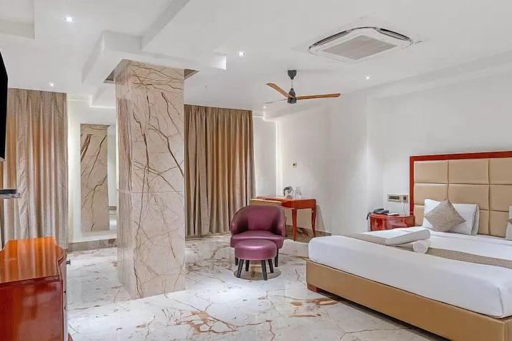 Room 4 of 16
