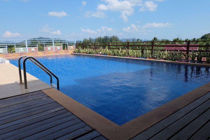 Pools & Facilities