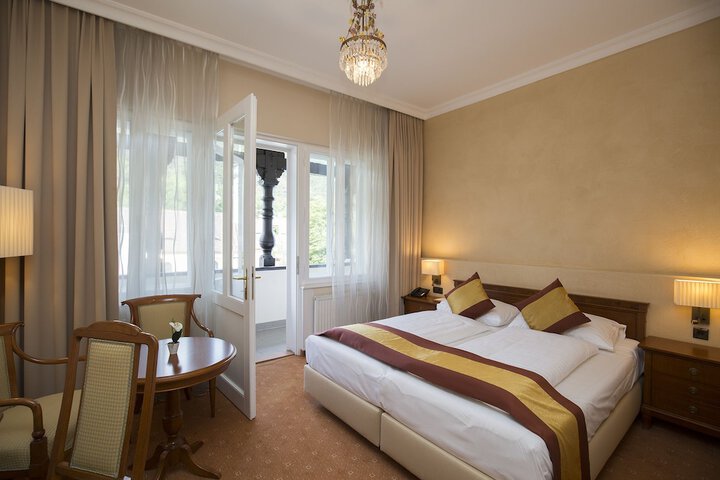 Room 25 of 59