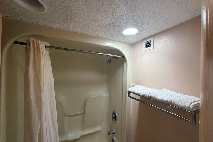 Room 22 of 38