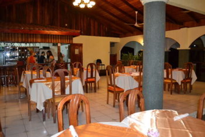 Dining 48 of 56