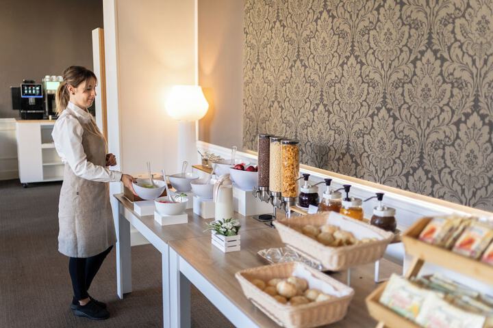 Breakfast/Coffee Service 15 of 32