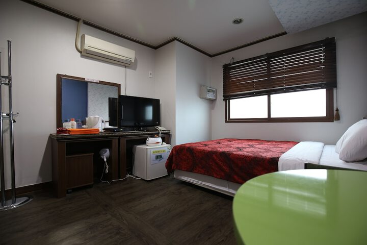 Room 26 of 53
