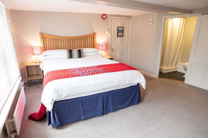 Room 8 of 27