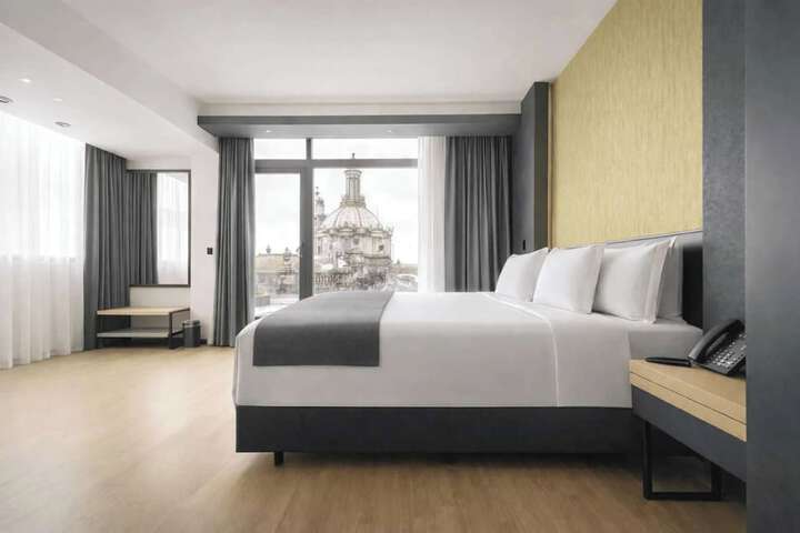 Room 42 of 176