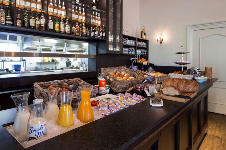 Breakfast/Coffee Service 22 of 47