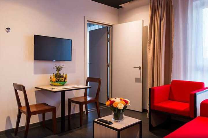 Room 14 of 30