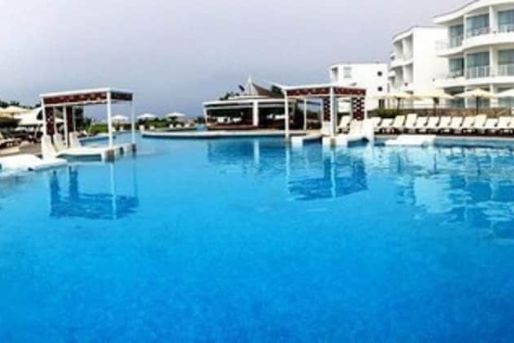 Pool 41 of 91