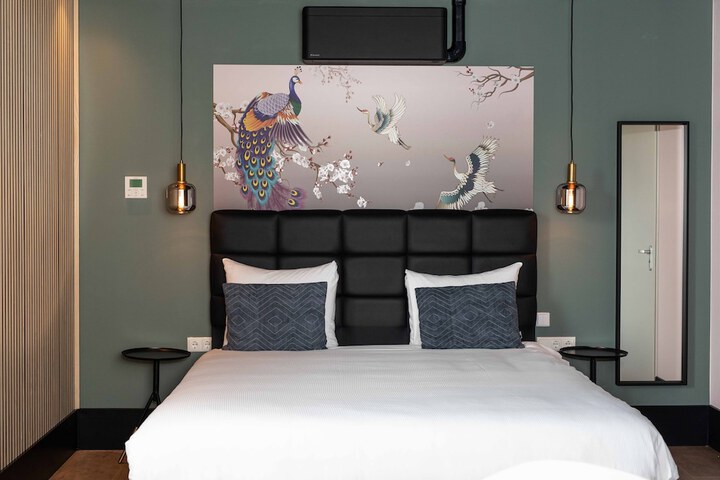 Room 9 of 52