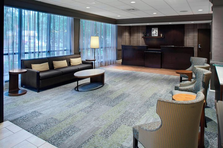 Lobby lounge