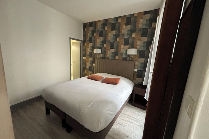 Room 16 of 31