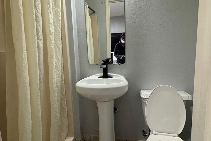 Room 8 of 12