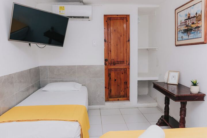 Room 68 of 98