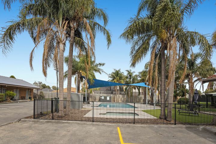 Pool Hotel