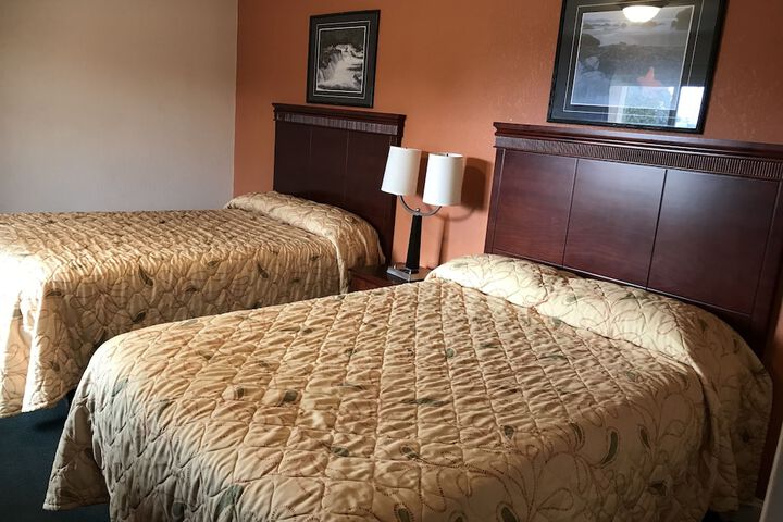 1 King Bed (8 of 9)