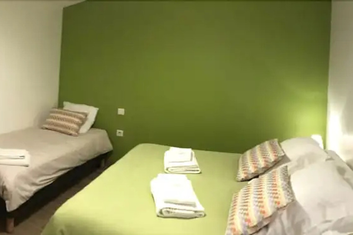 Room 5 of 12