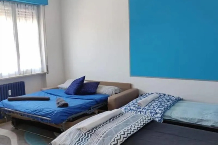 Room 4 of 9