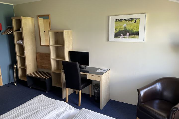 Room 4 of 68