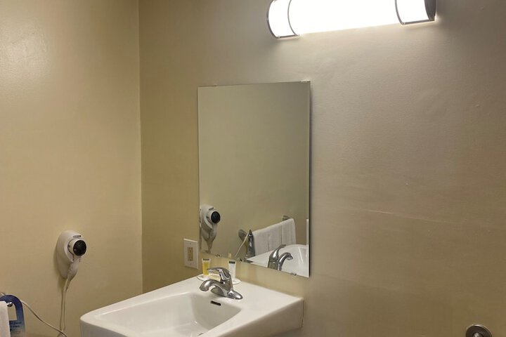 Queen Bed Accessible (1 of 5)