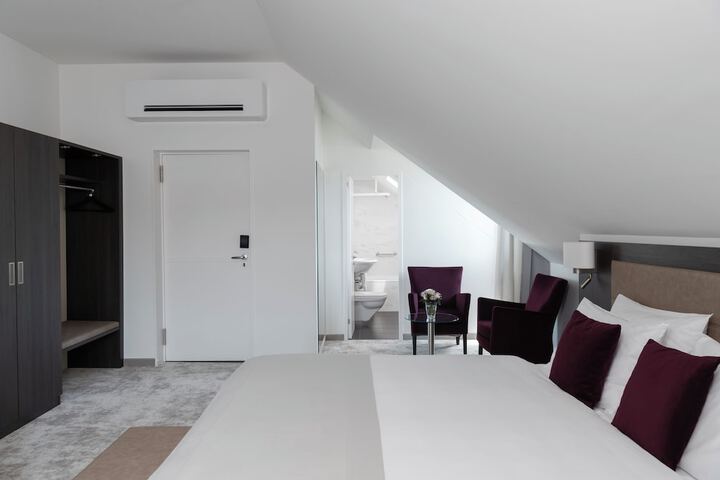Room 16 of 47