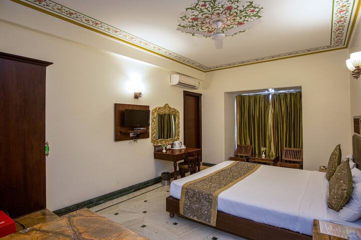 Room 10 of 35