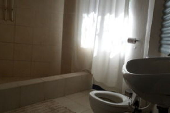 Room 3 of 62