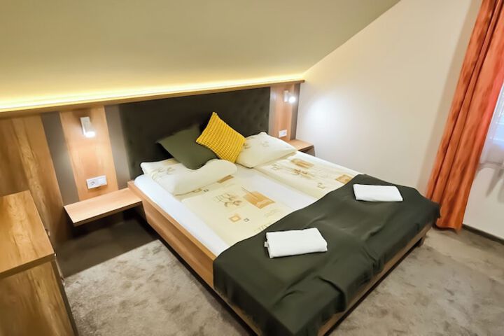 Room 12 of 79