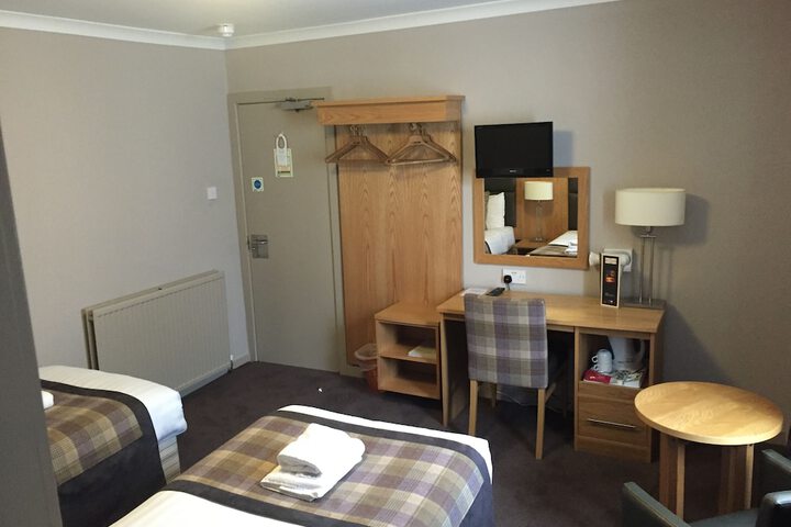 Room 5 of 38