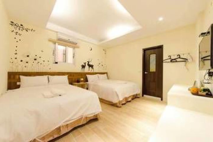Room 13 of 21