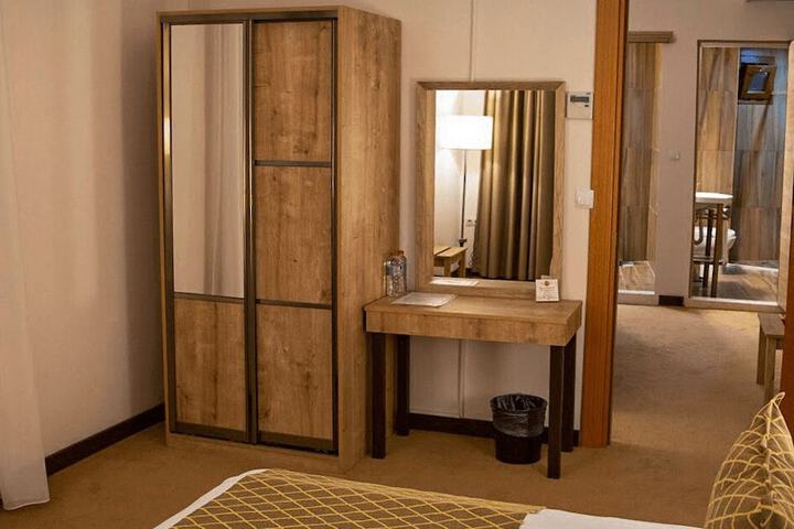 Room 25 of 60