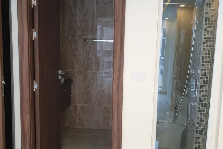 Room 8 of 12